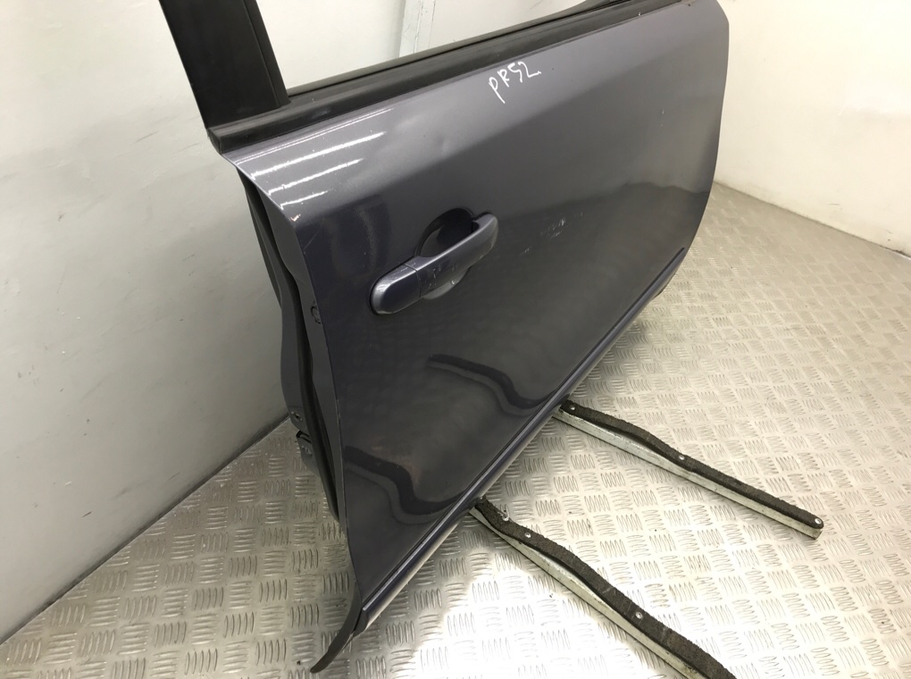 Дверь передняя правая бу для Nissan Note E11 1.6 i, 2010 г. Дверь передняя правая бу для Nissan Note E11 1.6 i, 2010 г.