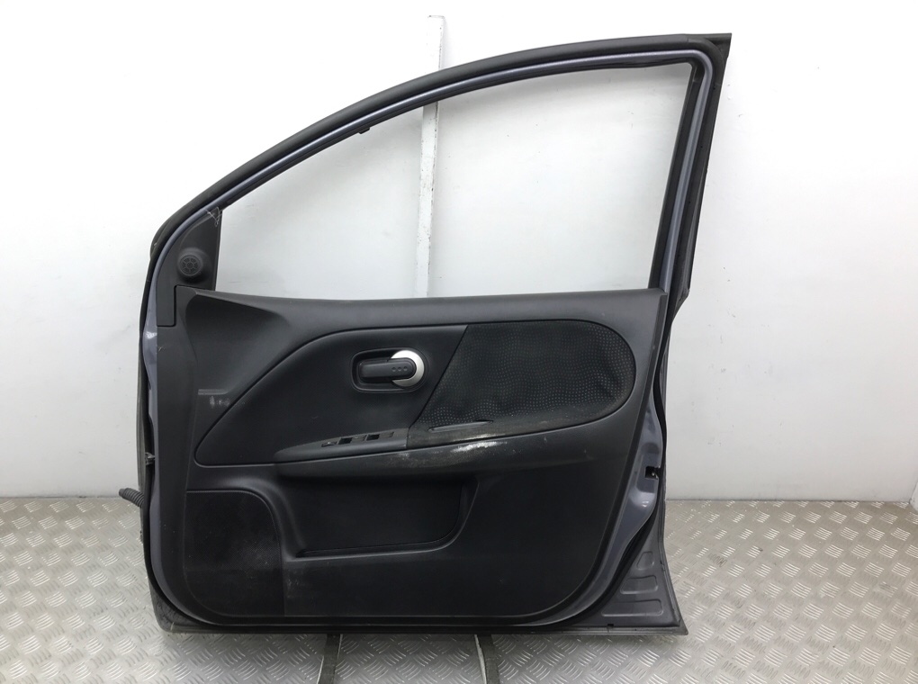 Дверь передняя правая бу для Nissan Note E11 1.6 i, 2010 г. Дверь передняя правая бу для Nissan Note E11 1.6 i, 2010 г.