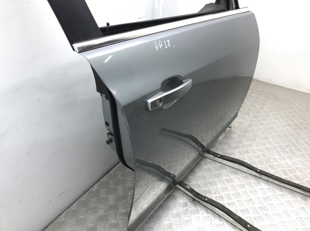 Дверь передняя правая бу для Opel Astra J 1.6 i,  2010 г.