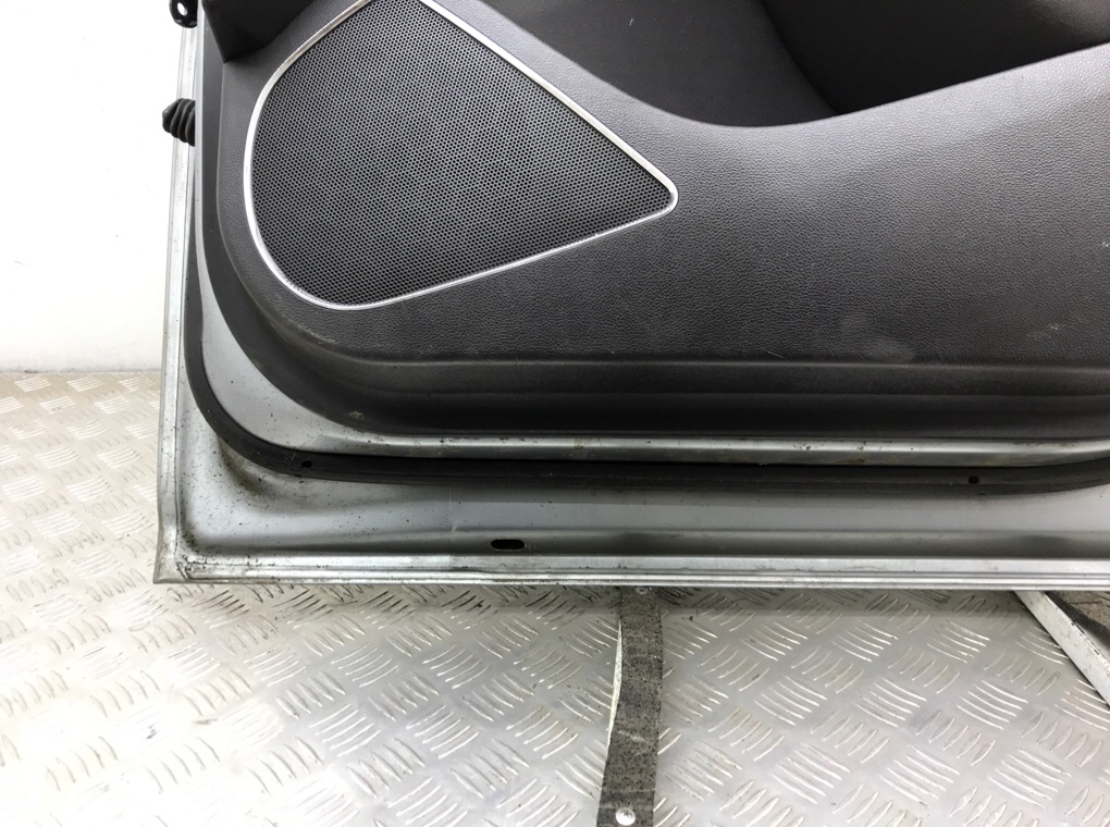 Дверь передняя правая бу для Opel Astra J 1.6 i,  2010 г.