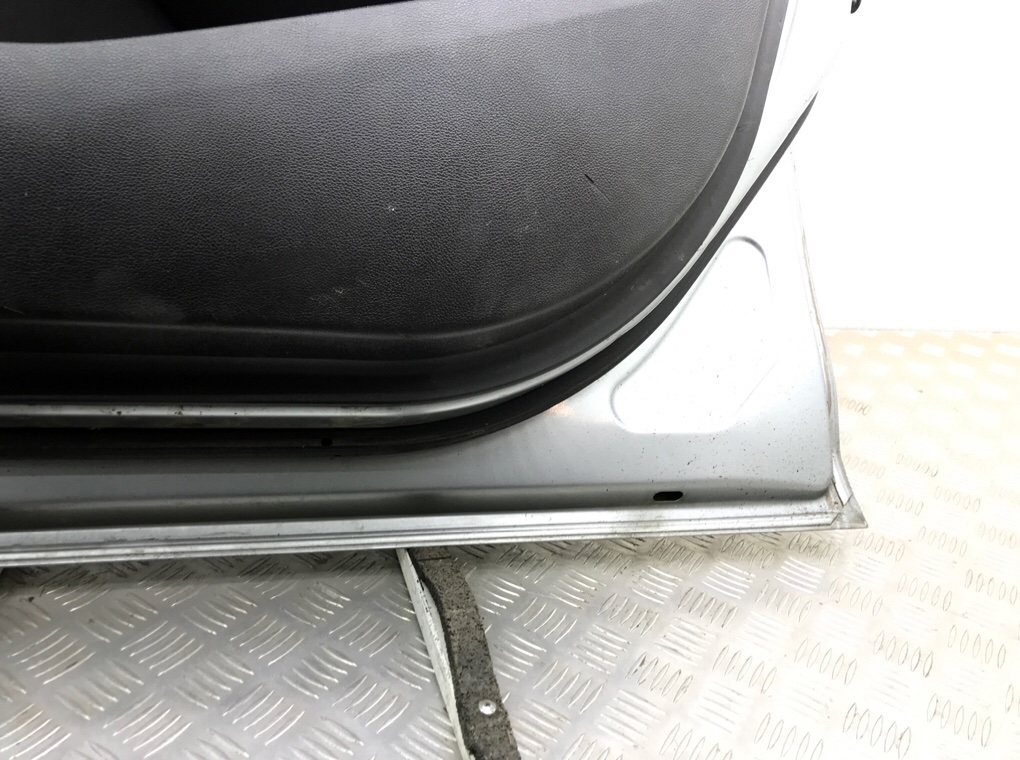 Дверь передняя правая бу для Opel Astra J 1.6 i,  2010 г.