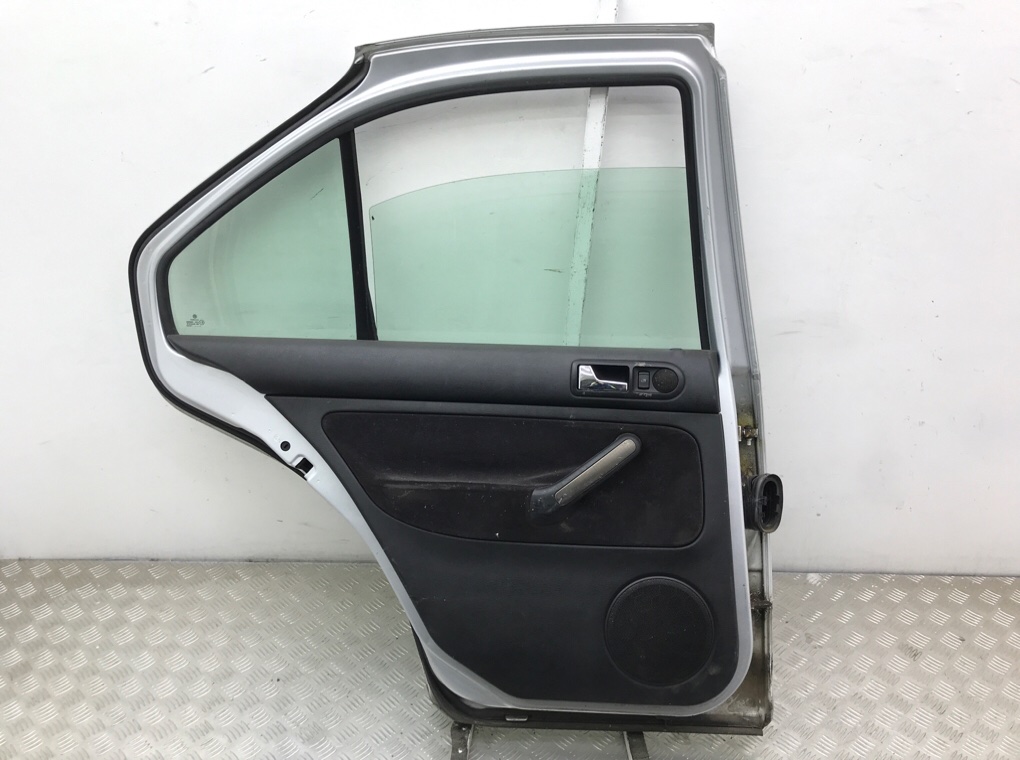 Дверь задняя левая бу для Volkswagen Bora 1 1.6 i,  2001 г.