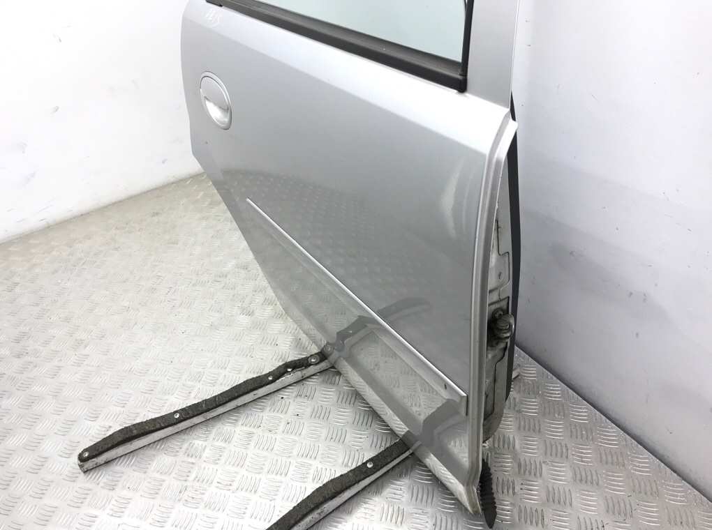 Дверь задняя правая бу для Opel Corsa C 1.2 i,  2004 г.