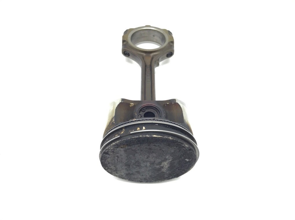 Поршень бу для Nissan X-Trail T30 2.0 i,  2006 г.