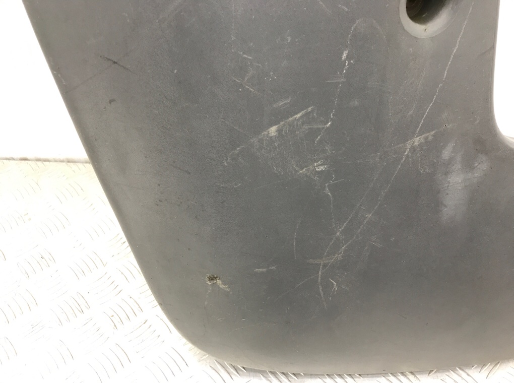 Клык бампера задний правый бу для Renault Trafic 2 2.0 DCi, 2009 г. Клык бампера задний правый бу для Renault Trafic 2 2.0 DCi, 2009 г.