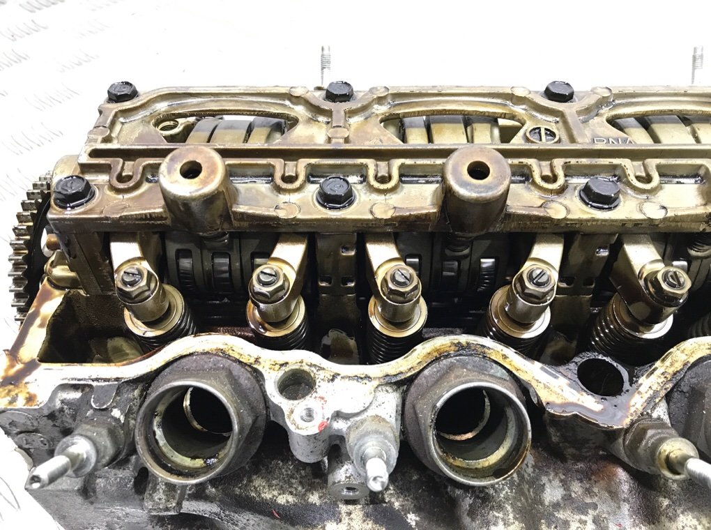 Головка блока цилиндров бу для Honda Civic 8 1.8 i, 2006 г. Головка блока цилиндров бу для Honda Civic 8 1.8 i, 2006 г.