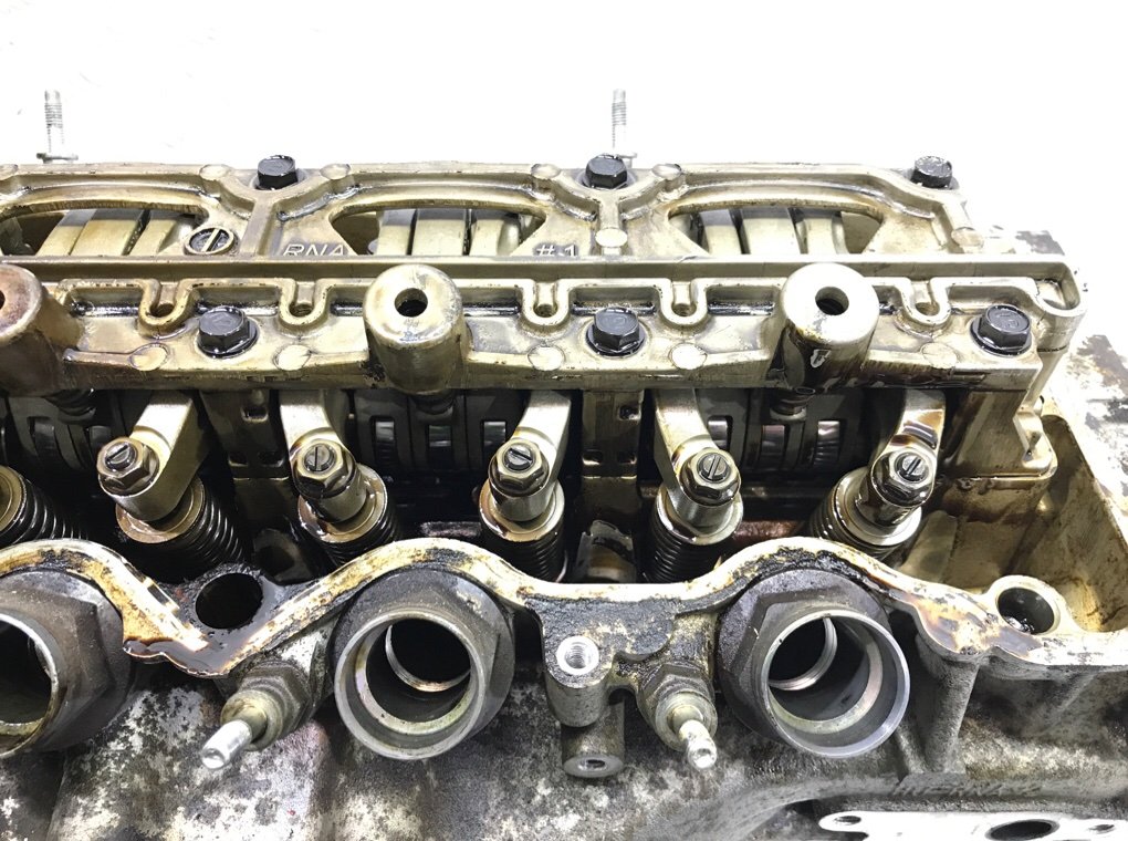 Головка блока цилиндров бу для Honda Civic 8 1.8 i, 2006 г. Головка блока цилиндров бу для Honda Civic 8 1.8 i, 2006 г.