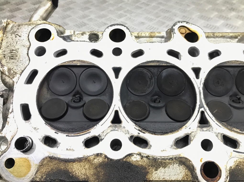 Головка блока цилиндров бу для Honda Civic 8 1.8 i, 2006 г. Головка блока цилиндров бу для Honda Civic 8 1.8 i, 2006 г.