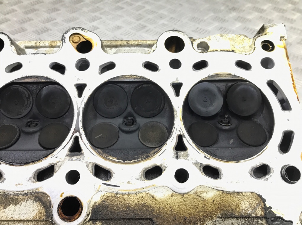 Головка блока цилиндров бу для Honda Civic 8 1.8 i, 2006 г. Головка блока цилиндров бу для Honda Civic 8 1.8 i, 2006 г.