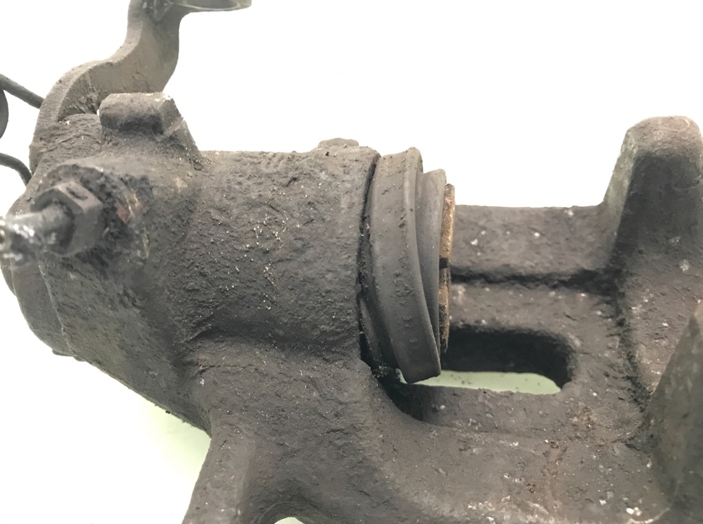 Суппорт задний правый бу для Peugeot 3008 1 2.0 HDi,  2009 г.