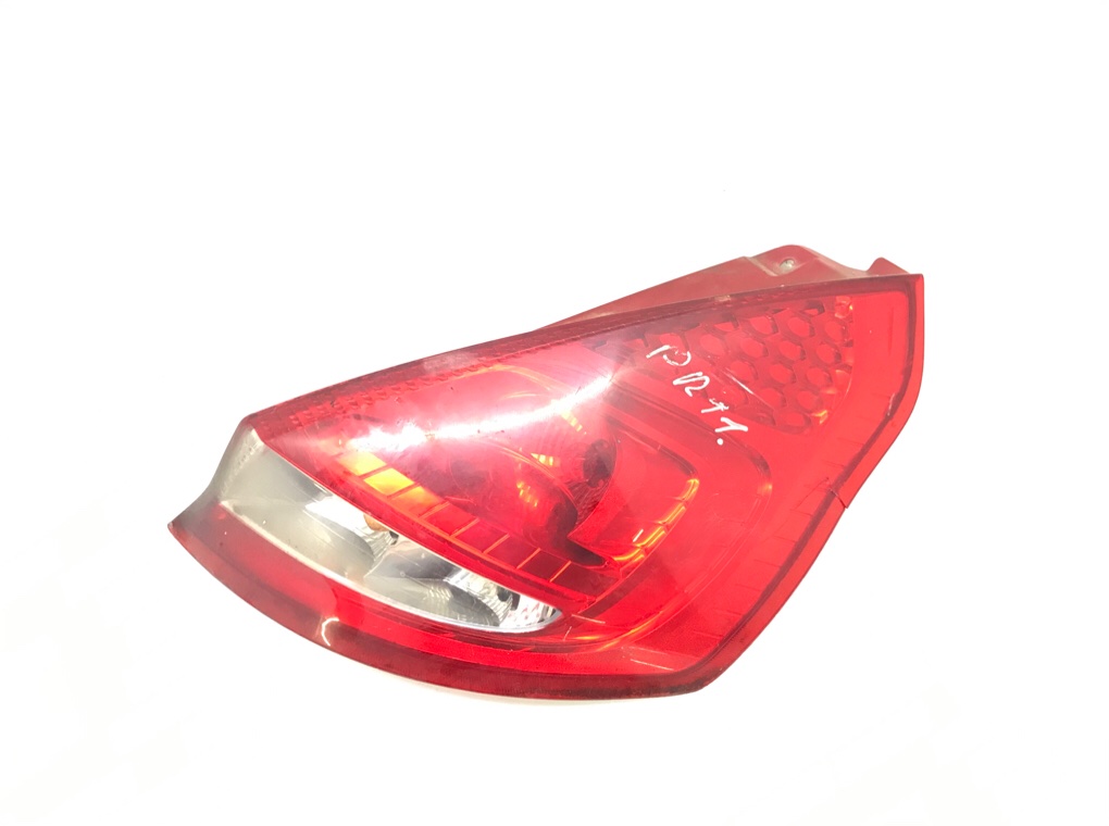 Фонарь задний правый бу для Ford Fiesta 6 1.6 TDCi, 2011 г.