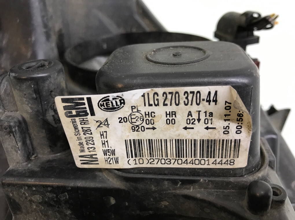 Фара правая бу для Opel Astra H 1.9 CDTi, 2007 г. Фара правая бу для Opel Astra H 1.9 CDTi, 2007 г.