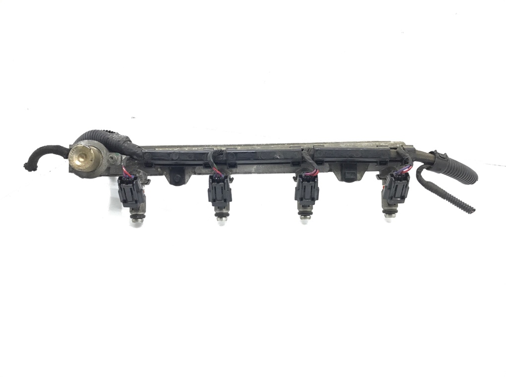 Топливная рампа бу для Volkswagen Golf 4 1.4 i,  2003 г.