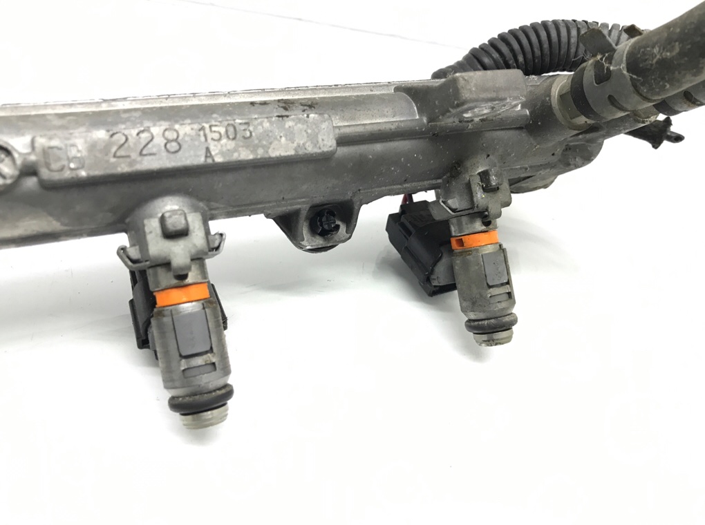 Топливная рампа бу для Volkswagen Golf 4 1.4 i,  2003 г.