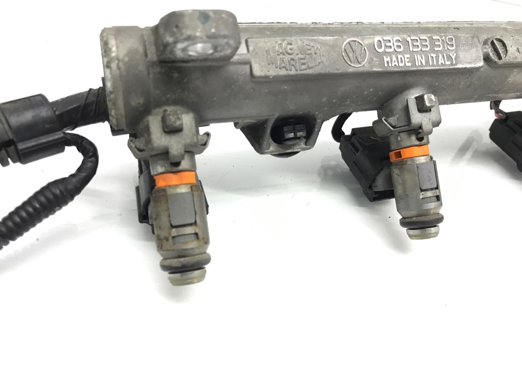 Топливная рампа бу для Volkswagen Golf 4 1.4 i,  2003 г.