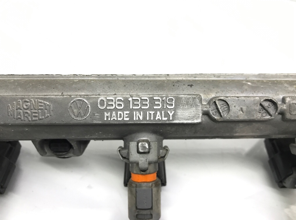 Топливная рампа бу для Volkswagen Golf 4 1.4 i,  2003 г.