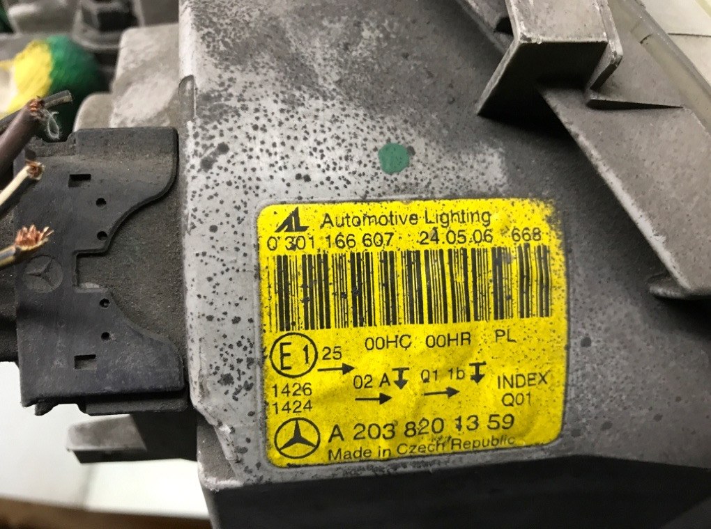 Фара левая бу для Mercedes C W203 1.8 i,  2006 г.