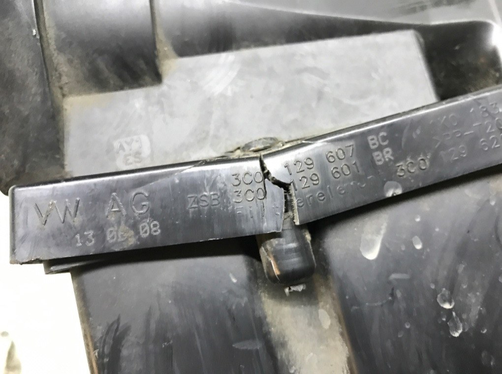 Корпус воздушного фильтра бу для Volkswagen Jetta 5 2.0 TDi, 2009 г. Корпус воздушного фильтра бу для Volkswagen Jetta 5 2.0 TDi, 2009 г.