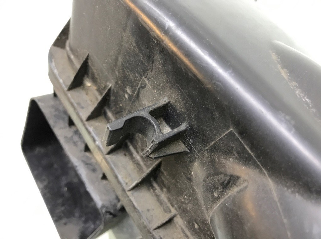 Корпус воздушного фильтра бу для Lexus IS 2 2.5 i,  2005 г.