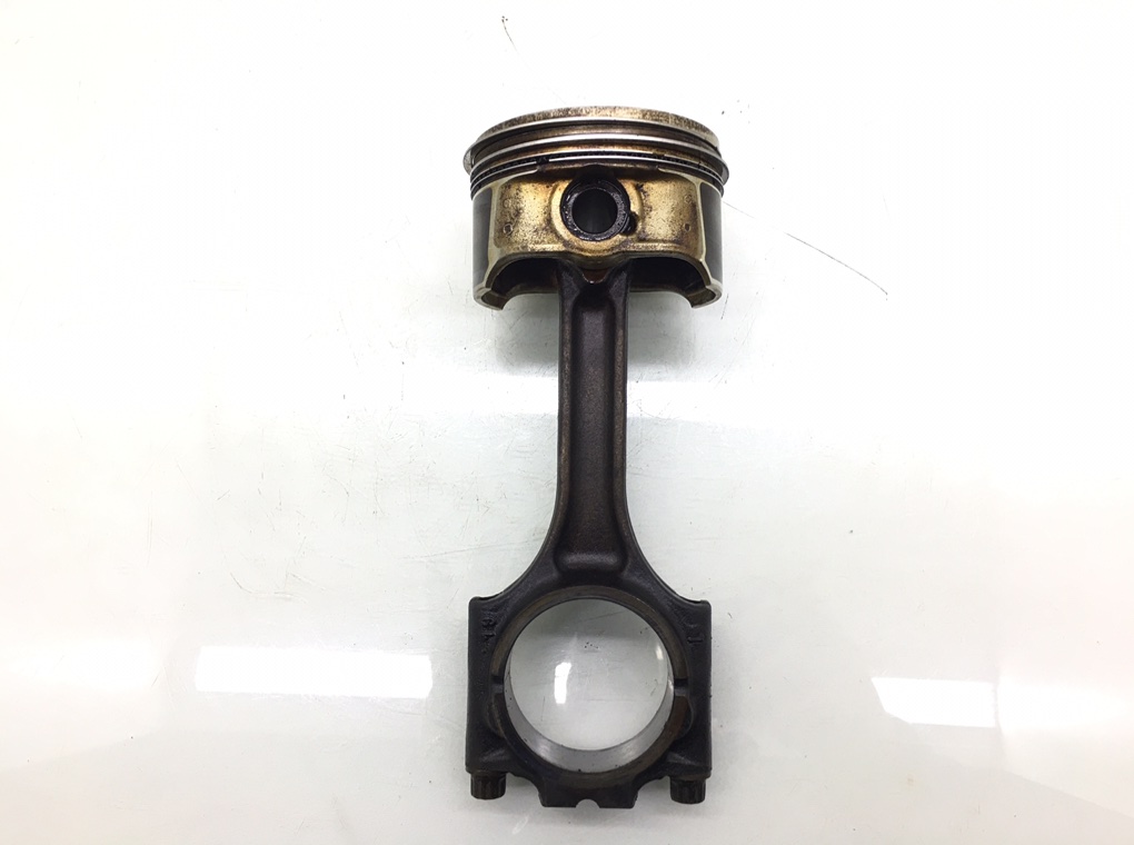 Поршень бу для Volvo V70 2.4 i, 2004 г.