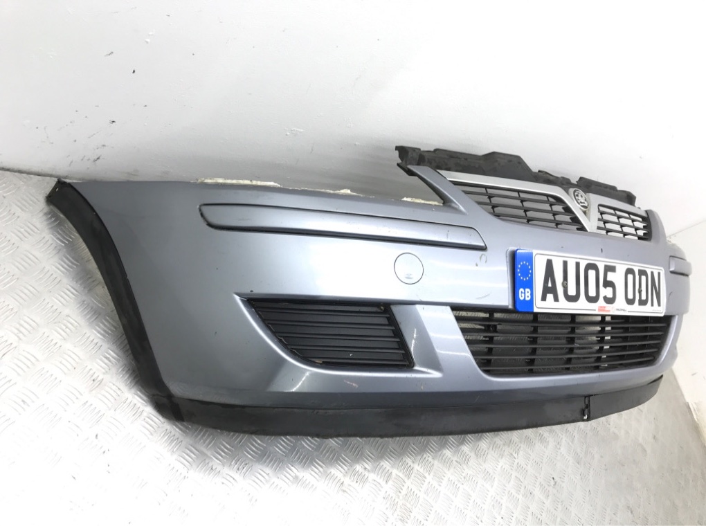 Бампер передний бу для Opel Corsa C 1.4 i,  2005 г.