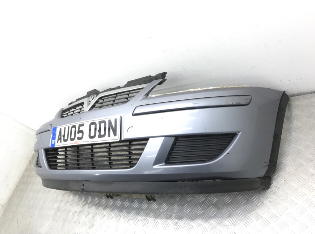 Бампер передний бу для Opel Corsa C 1.4 i,  2005 г.