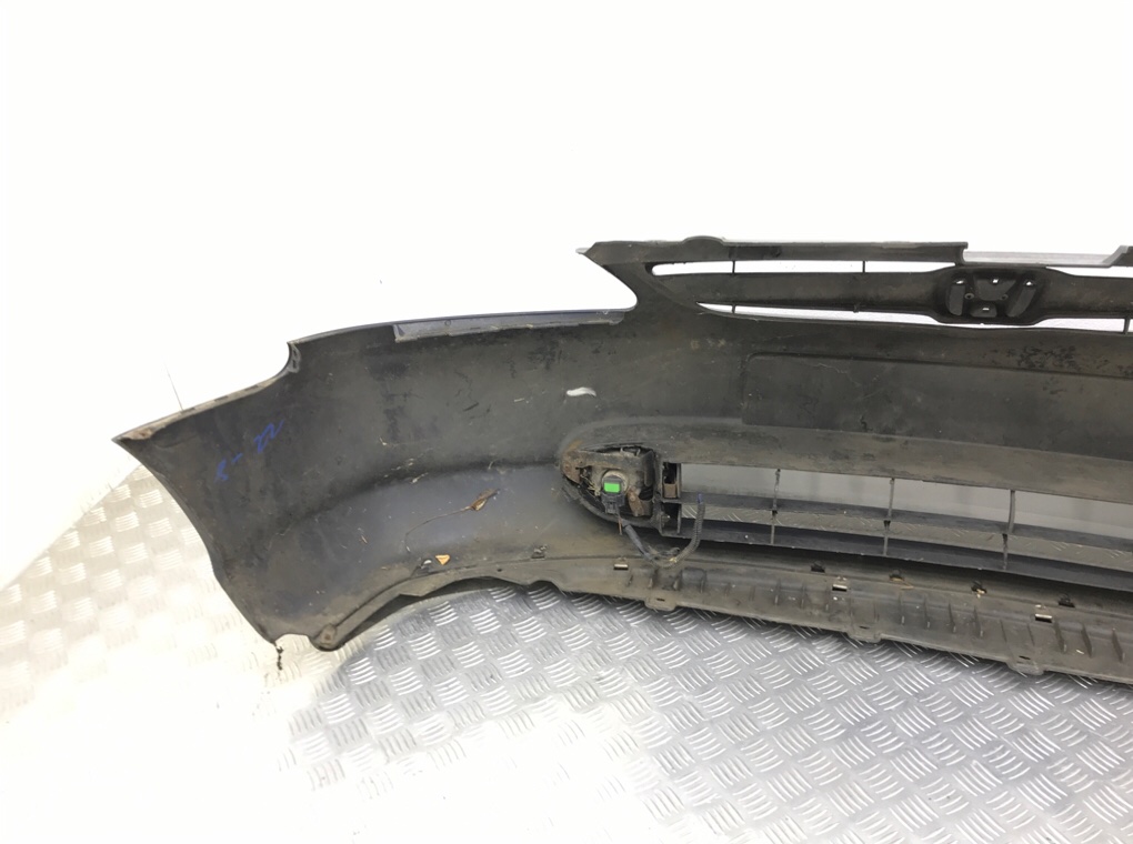 Бампер передний бу для Honda Civic 7 1.6 i,  2003 г.