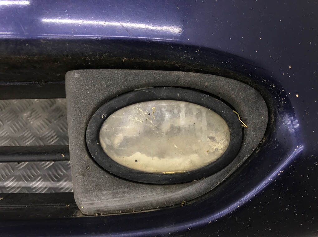 Бампер передний бу для Honda Civic 7 1.6 i,  2003 г.