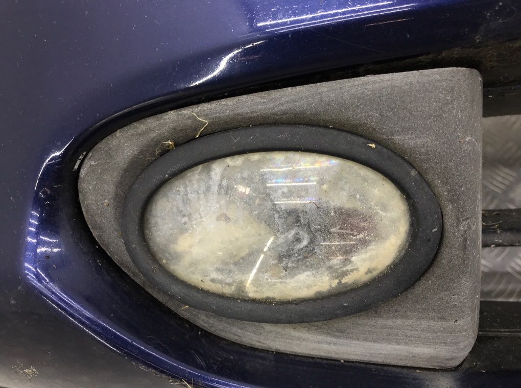 Бампер передний бу для Honda Civic 7 1.6 i,  2003 г.