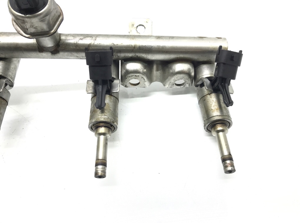 Топливная рампа бу для Mini Clubman R55 1.6 Ti, 2008 г. Топливная рампа бу для Mini Clubman R55 1.6 Ti, 2008 г.