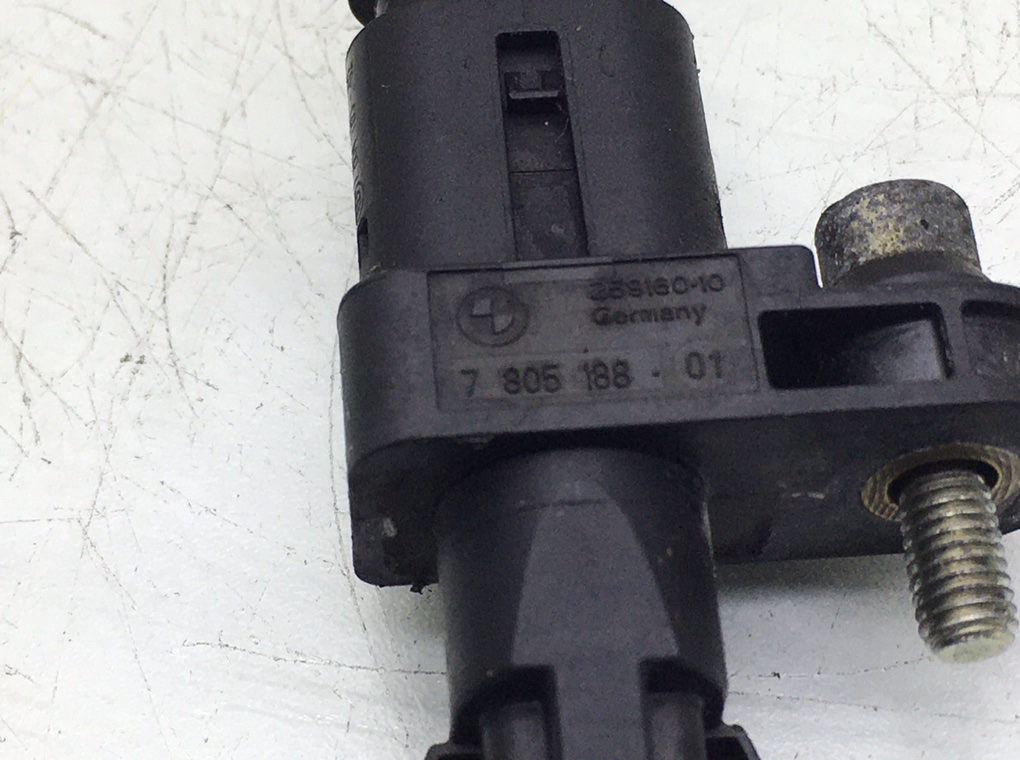 Датчик коленвала бу для BMW X3 E83 2.0 TD, 2009 г. Датчик коленвала бу для BMW X3 E83 2.0 TD, 2009 г.