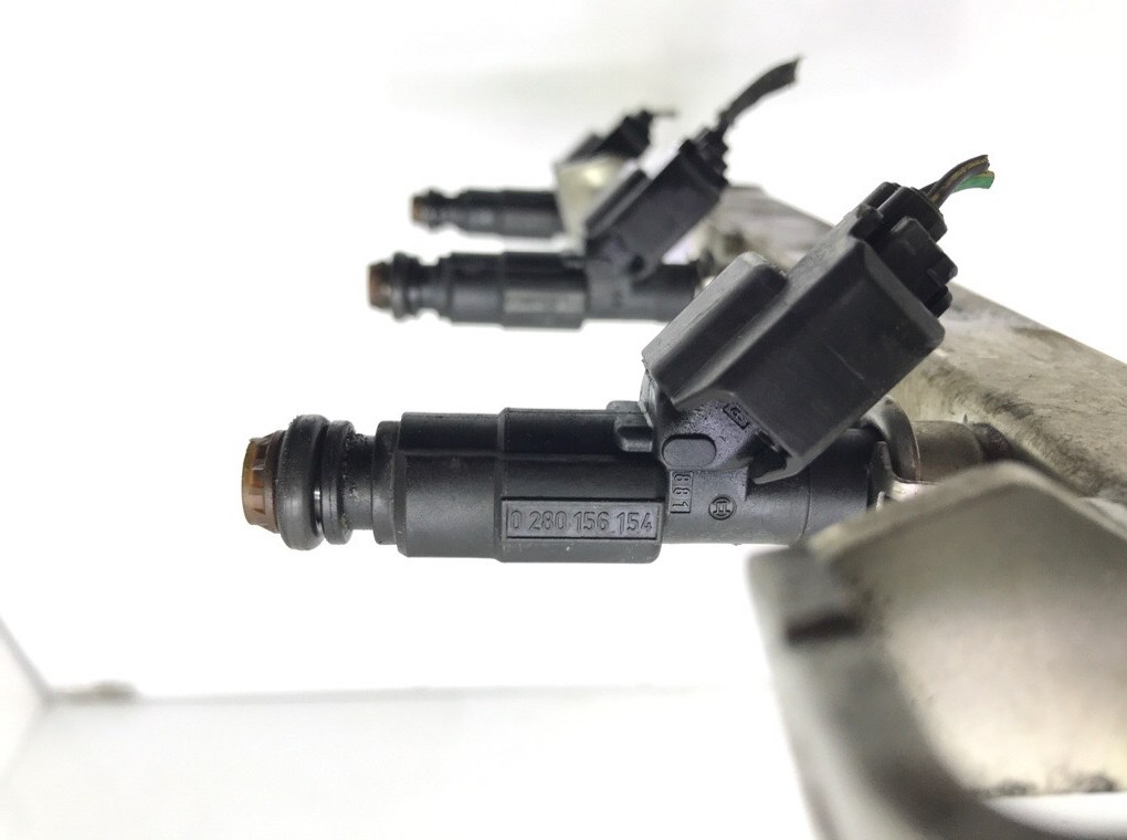 Топливная рампа бу для Ford Focus 2 1.8 i,  2008 г.