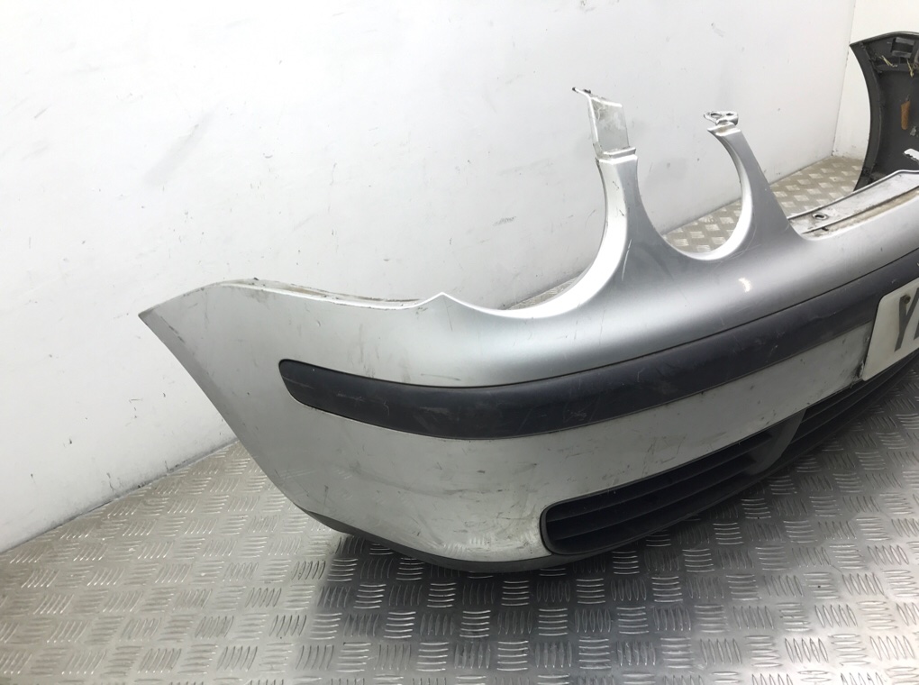 Бампер передний бу для Volkswagen Polo 4 1.4 i, 2004 г. Бампер передний бу для Volkswagen Polo 4 1.4 i, 2004 г.