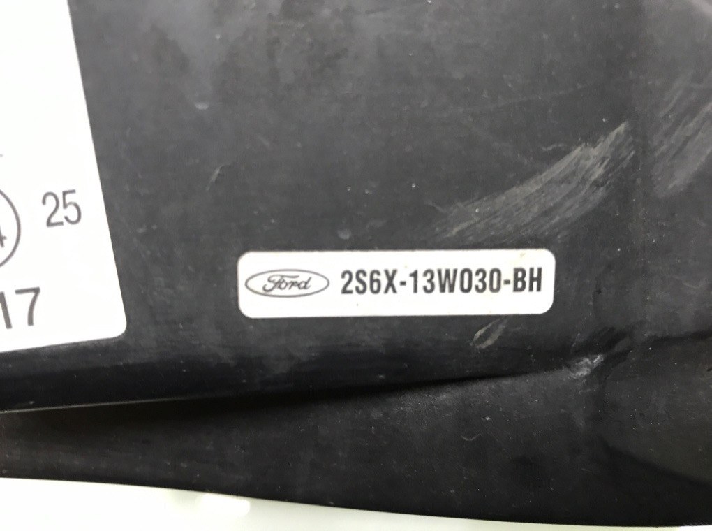 Фара левая бу для Ford Fiesta 5 1.4 i,  2003 г.