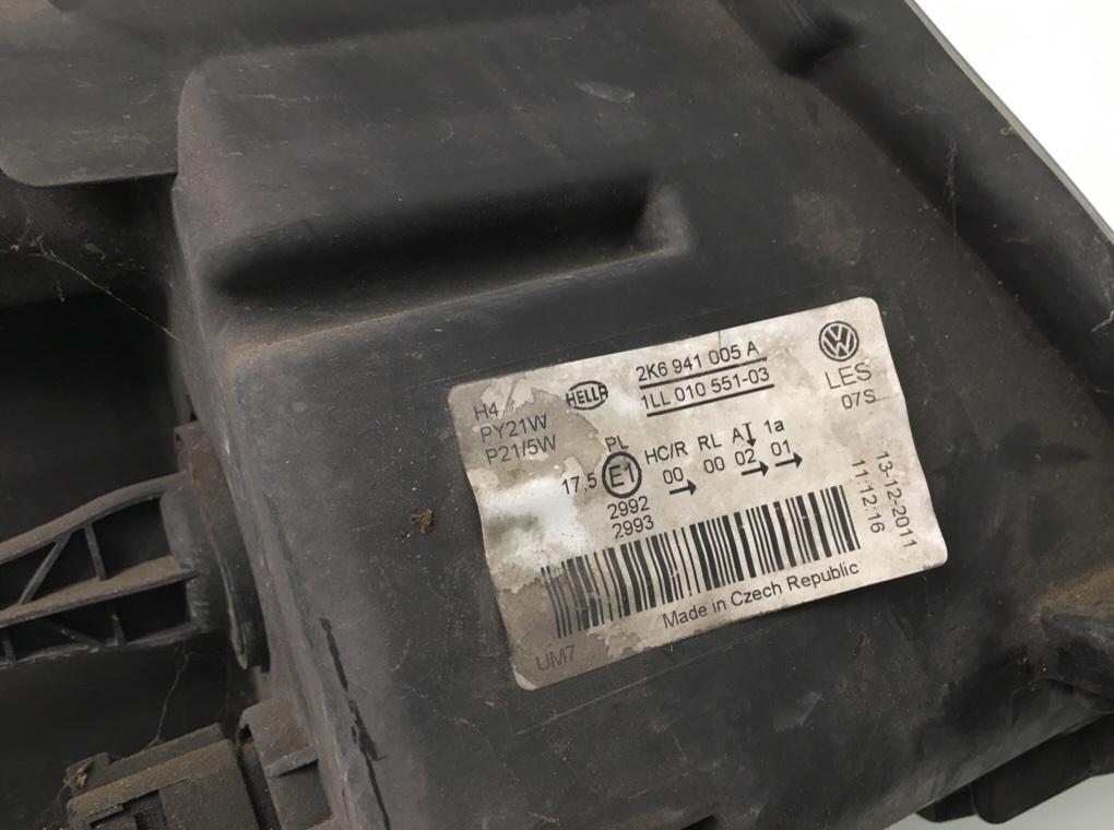 Фара левая бу для Volkswagen Caddy  1.6 TDi,  2012 г.