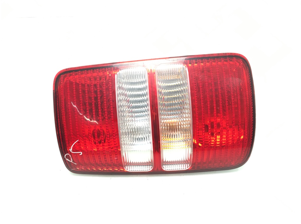 Фонарь задний левый бу для Volkswagen Caddy 1.6 TDi, 2012 г.