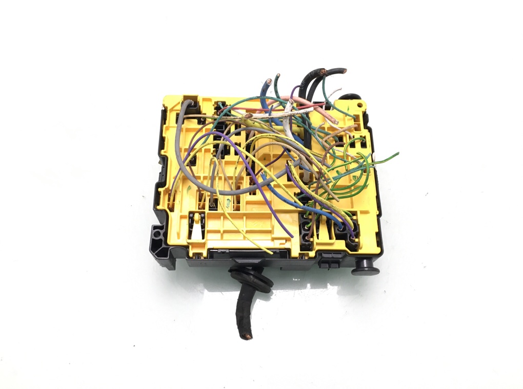 Блок предохранителей бу для Peugeot 208 1.2 i, 2014 г. Блок предохранителей бу для Peugeot 208 1.2 i, 2014 г.