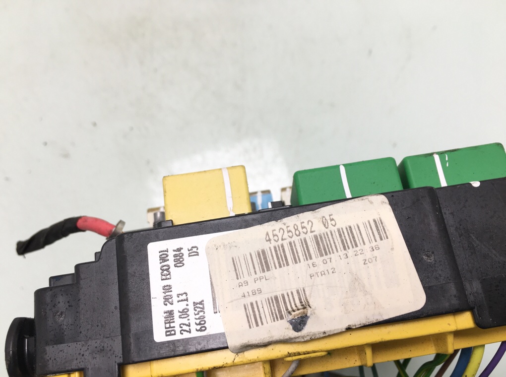 Блок предохранителей бу для Peugeot 208 1.2 i, 2014 г. Блок предохранителей бу для Peugeot 208 1.2 i, 2014 г.