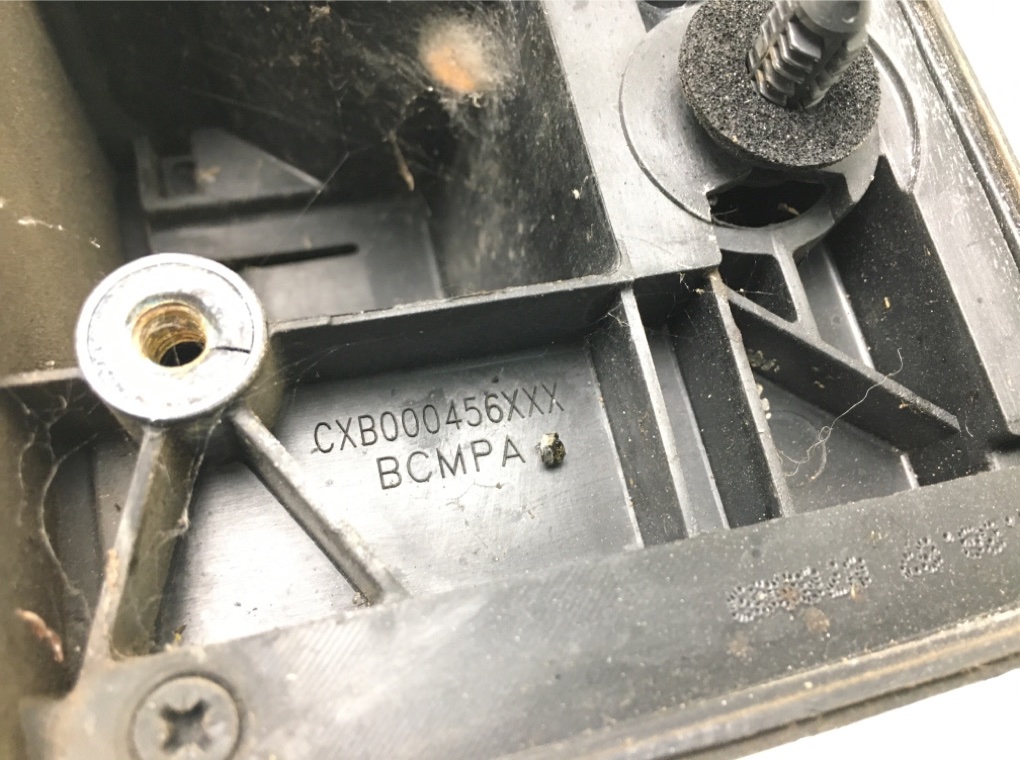 Накладка подсветки номера бу для Land Rover Discovery 3 2.7 TD,  2007 г.