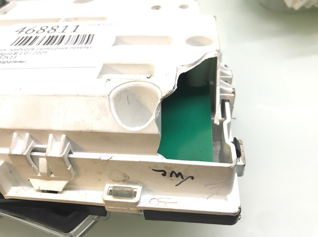 Щиток приборов (приборная панель) бу для Opel Agila B 1.0 i, 2009 г. Щиток приборов (приборная панель) бу для Opel Agila B 1.0 i, 2009 г.