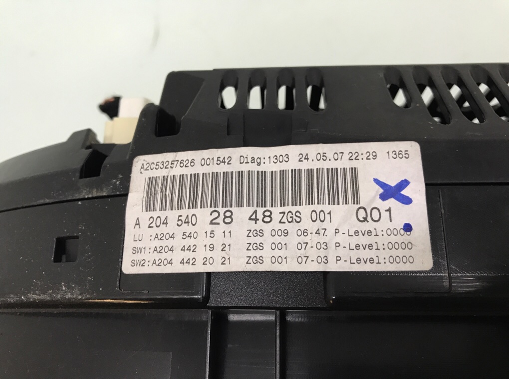 Щиток приборов (приборная панель) бу для Mercedes C W204 1.8 i, 2007 г. Щиток приборов (приборная панель) бу для Mercedes C W204 1.8 i, 2007 г.