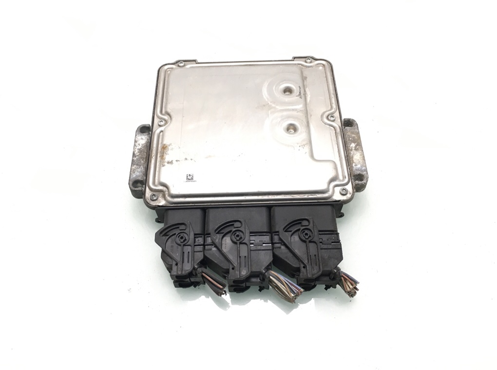 Блок управления двигателем бу для Renault Trafic 3 1.6 CDTi, 2016 г. Блок управления двигателем бу для Renault Trafic 3 1.6 CDTi, 2016 г.