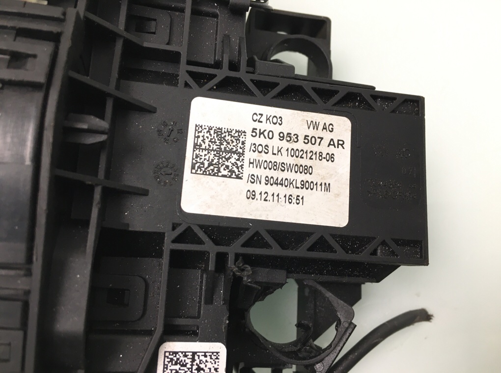 Переключатель подрулевой (стрекоза) бу для Volkswagen Caddy 1.6 TDi, 2012 г. Переключатель подрулевой (стрекоза) бу для Volkswagen Caddy 1.6 TDi, 2012 г.