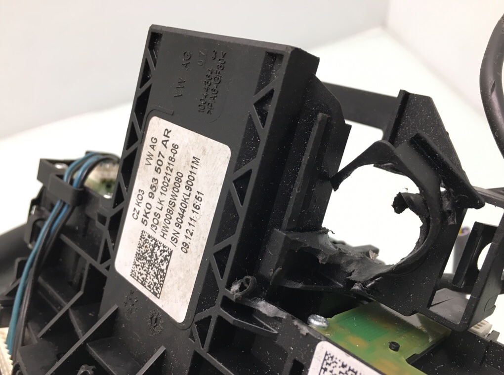 Переключатель подрулевой (стрекоза) бу для Volkswagen Caddy 1.6 TDi, 2012 г. Переключатель подрулевой (стрекоза) бу для Volkswagen Caddy 1.6 TDi, 2012 г.