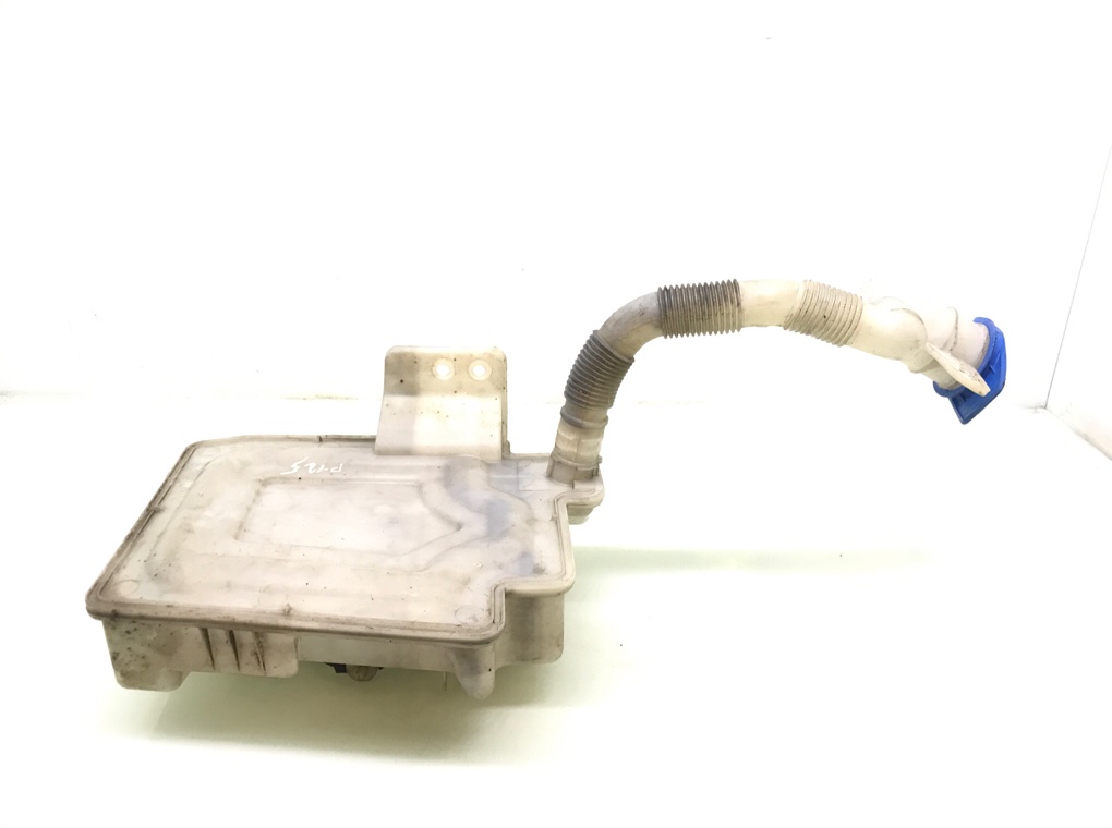 Бачок омывателя бу для Volkswagen Golf 6 2.0 TDi, 2009 г. Бачок омывателя бу для Volkswagen Golf 6 2.0 TDi, 2009 г.