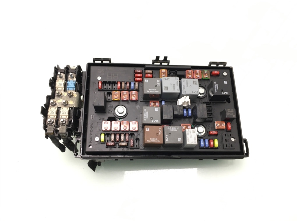 Блок предохранителей бу для Opel Astra J 1.7 CDTi, 2011 г.