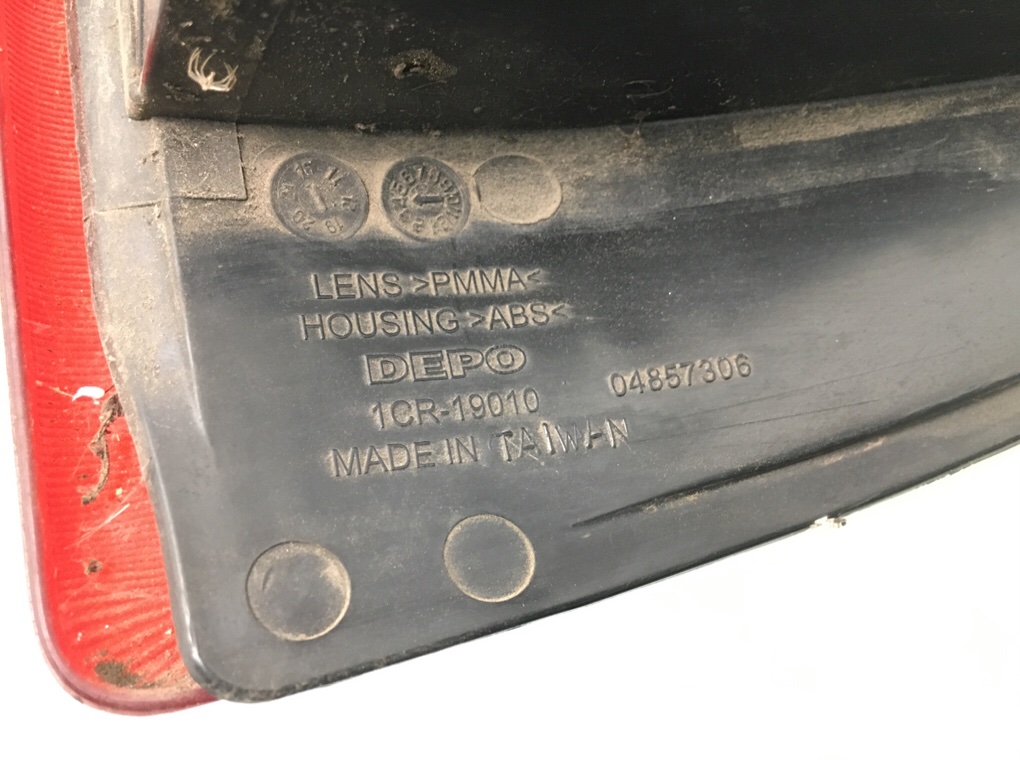 Фонарь задний левый бу для Chrysler Grand Voyager 4 2.8 CRDi,  2007 г.