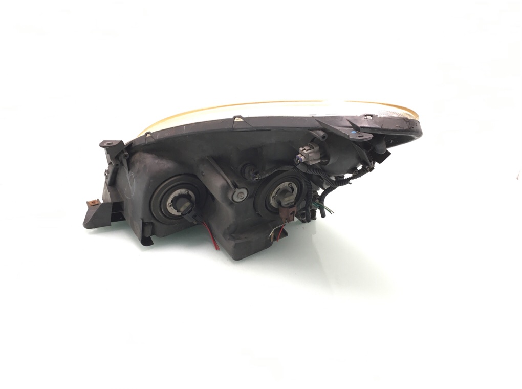 Фара правая бу для Toyota Corolla Verso 2.2 TD, 2006 г. Фара правая бу для Toyota Corolla Verso 2.2 TD, 2006 г.