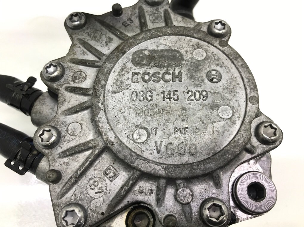 Насос вакуумный бу для Audi A6 C6 2.0 TDi,  2007 г.