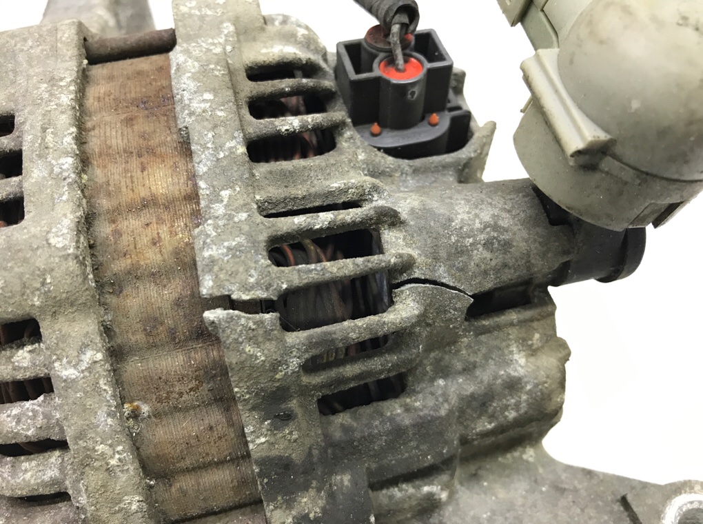 Генератор бу для Mazda 3  BK 2.0 i,  2005 г.